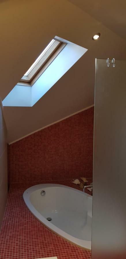 Exceptional Uzupis Bridge 3 Bedroom Apartment วิลนีอุส ภายนอก รูปภาพ