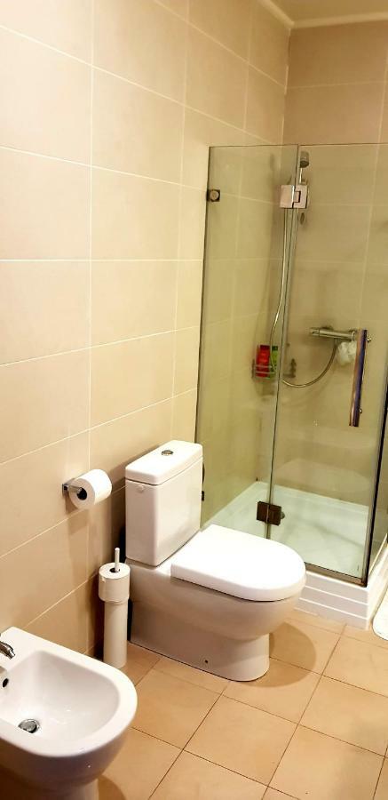 Exceptional Uzupis Bridge 3 Bedroom Apartment วิลนีอุส ภายนอก รูปภาพ
