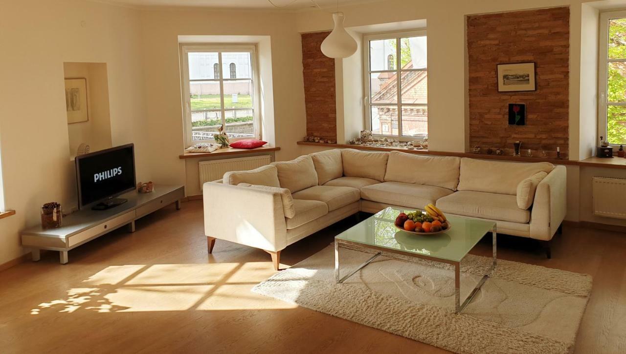 Exceptional Uzupis Bridge 3 Bedroom Apartment วิลนีอุส ภายนอก รูปภาพ
