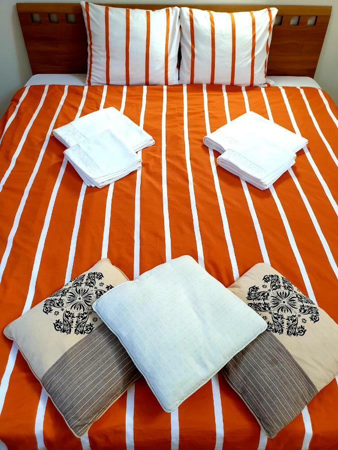 Exceptional Uzupis Bridge 3 Bedroom Apartment วิลนีอุส ภายนอก รูปภาพ