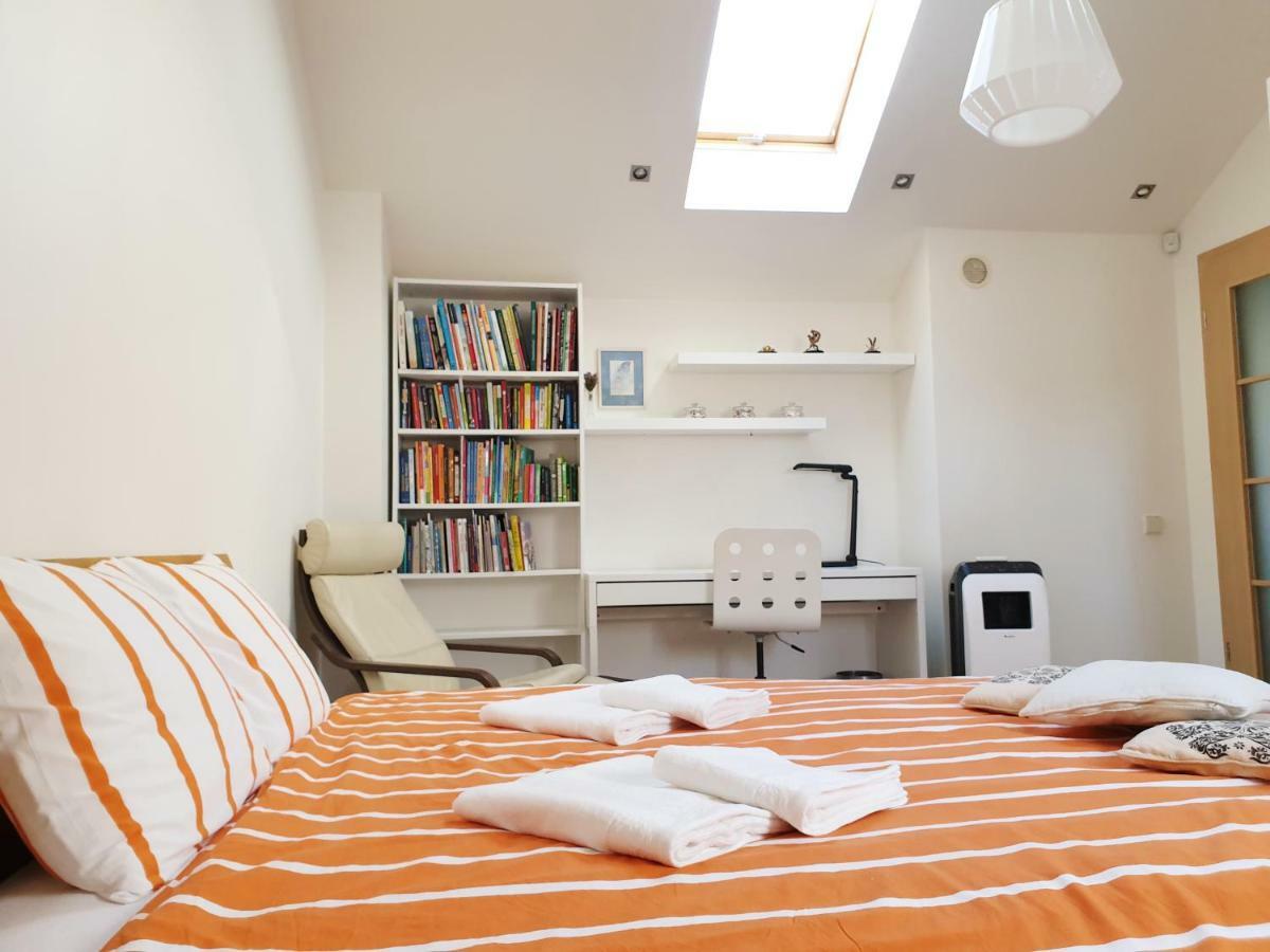 Exceptional Uzupis Bridge 3 Bedroom Apartment วิลนีอุส ภายนอก รูปภาพ